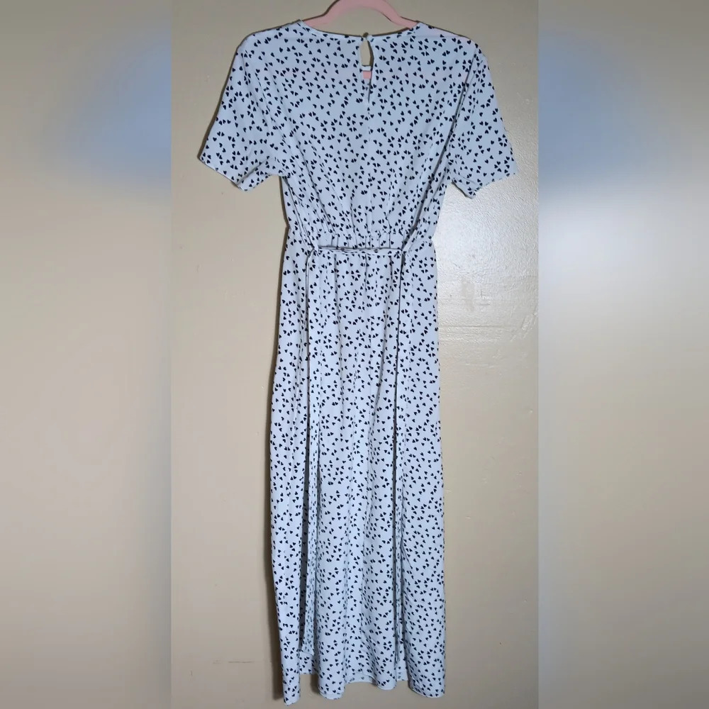 Shein white and black heart dress. Short sleeves. Size small. 100% polyester - Picture 3 of 7